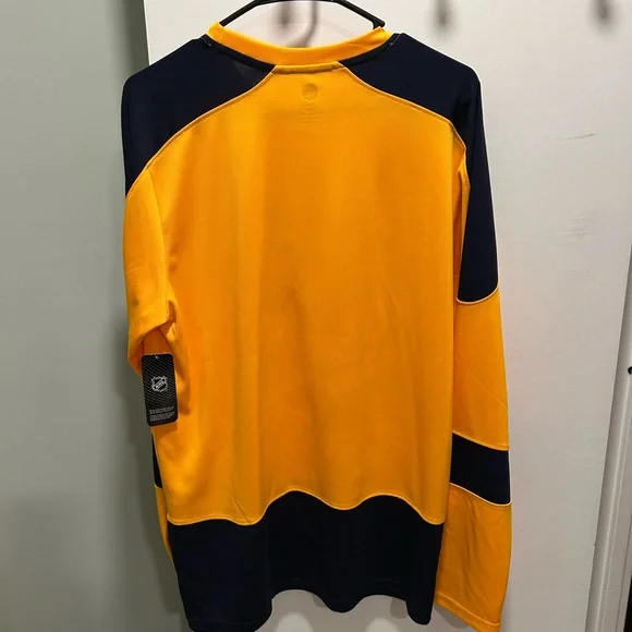 Nashville Predators Shirt - Large - Picture 2 of 3
